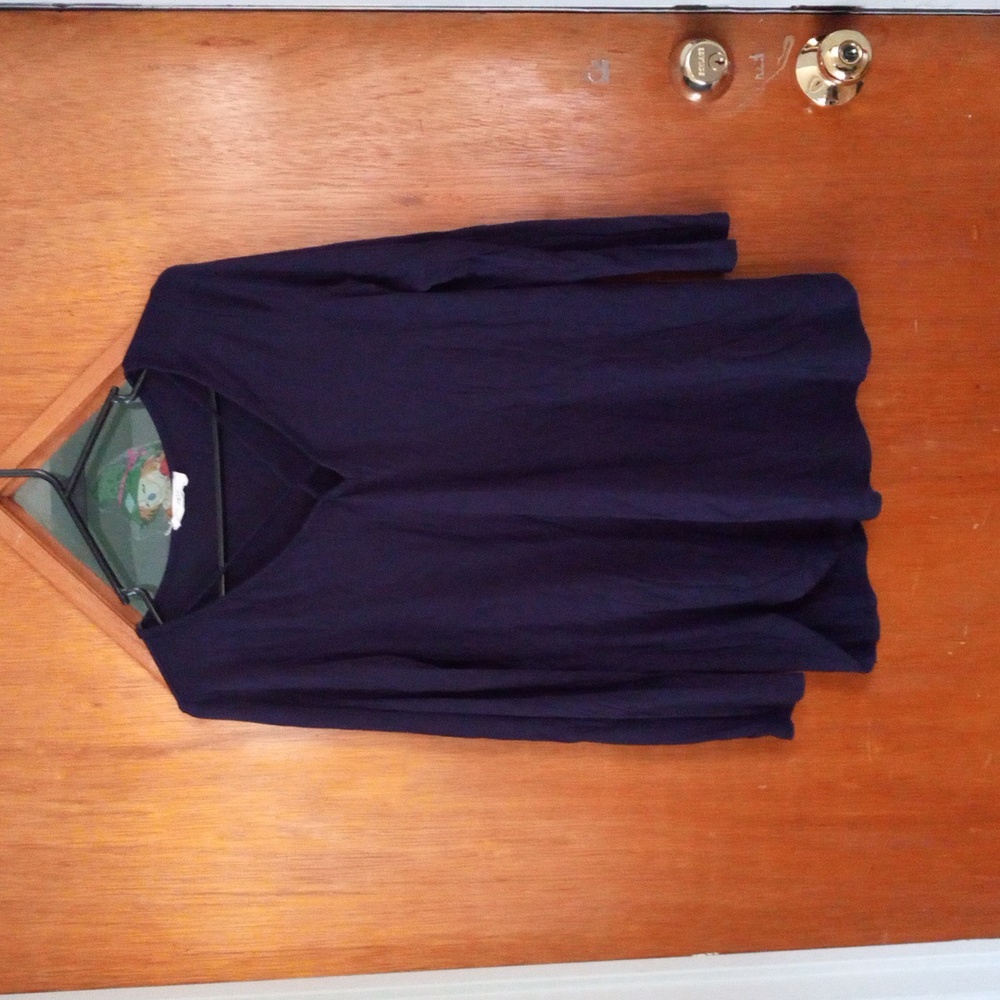 Again navy top